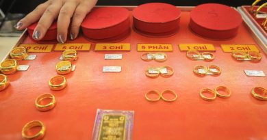 Trong nước giảm nhẹ dù thế giới đi lên