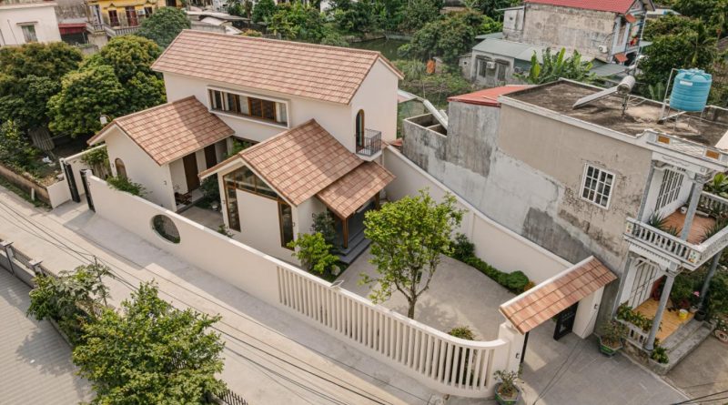 Villa tam hợp viện đưa xưởng xay xát cũ vào không gian sống mới