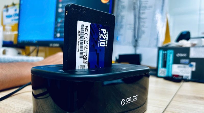 Tại sao không nên cắm SSD di động vào cổng USB trước thùng PC?