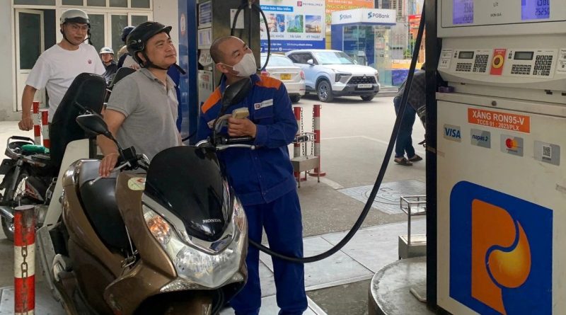 Vì sao không nên để xe gần cạn xăng, dầu mới đi đổ?
