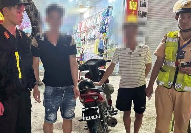 Nồng độ cồn ‘kịch khung’ còn che biển số, tài xế xe máy bị phạt 18 triệu