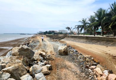 Lo ngại dự án kè biển làm mất bãi tắm Hải Tiến