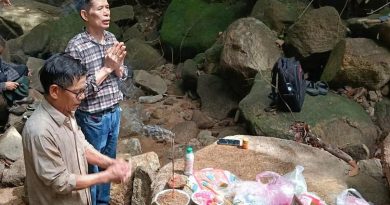 3 giờ băng rừng tìm hang nghi có hơn 10 hài cốt liệt sĩ