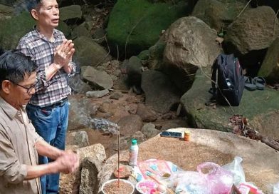 3 giờ băng rừng tìm hang nghi có hơn 10 hài cốt liệt sĩ