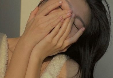 3 dấu hiệu trên mặt không được chủ quan: Lá gan đang suy kiệt vì bệnh tật!
