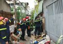 Sập căn gác ở TP HCM, 3 chị em mắc kẹt