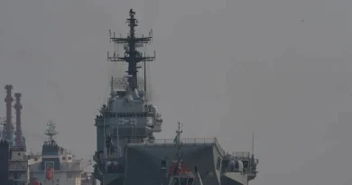 Indonesia đón tàu sân bay đầu tiên