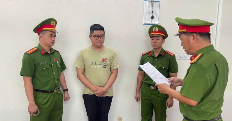 Bắt cựu nhân viên ngân hàng Nguyễn Đặng Duy SN 1999 để điều tra về số nợ 1,98 tỷ đồng