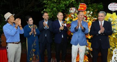 Đội mưa đến với Sân khấu Lệ Ngọc vì tình yêu với văn hóa Việt