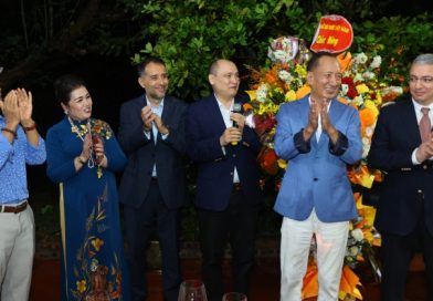 Đội mưa đến với Sân khấu Lệ Ngọc vì tình yêu với văn hóa Việt