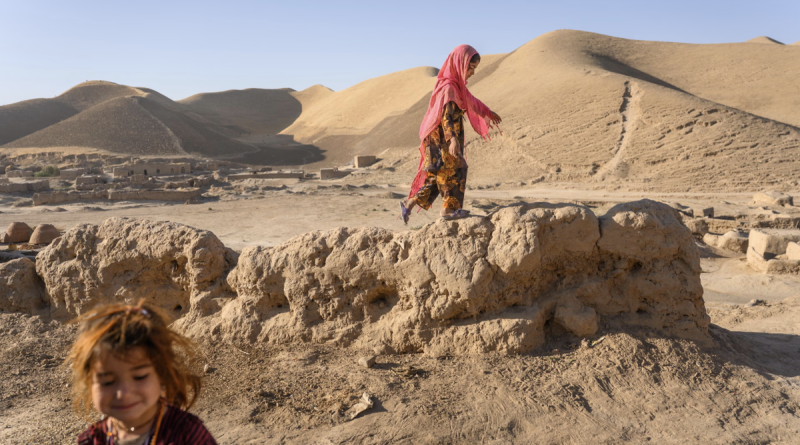 Biến đổi khí hậu buộc các gia đình Afghanistan phải bán con gái làm cô dâu