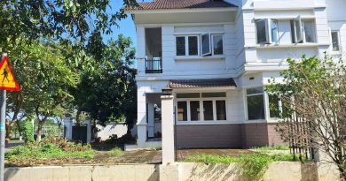 Loạt nhà phố giá chục tỷ đồng nhưng không có ai đến ở