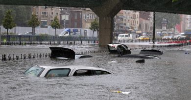 Istanbul thành ‘biển nước’ sau trận mưa lịch sử, 3 người chết, hàng nghìn người mắc kẹt