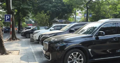 Giá gửi ô tô tăng, người dân nội đô Hà Nội xoay sở tìm chỗ đỗ xe