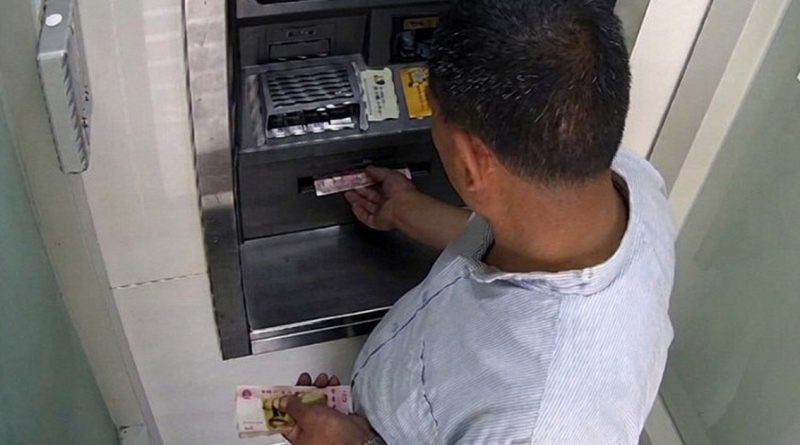 Ra cây ATM chuyển 77,4 triệu đồng vào tài khoản của chính mình, chờ gần 1 ngày vẫn không thấy có biến động số dư