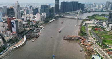 Cấm tàu thuyền qua khu vực xây cầu đi bộ sông Sài Gòn trong 3 ngày