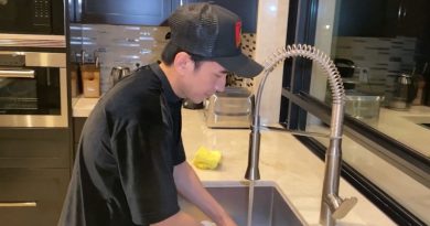 Đan Trường chia sẻ về người đàn ông SN 1961, bàn tay chỉ ký tên và đếm tiền đến tận nhà nấu cho ăn